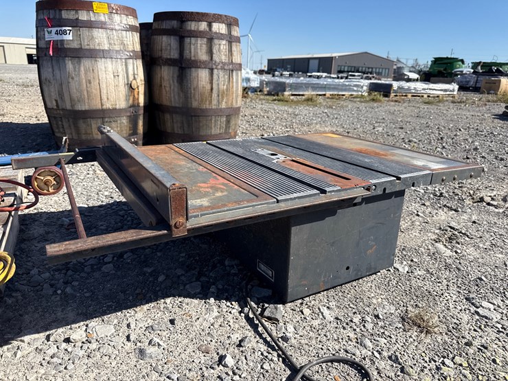 #25646-•-craftman-10"-motorized-table-saw,drop-cords-&-barrel-dolly-image-9