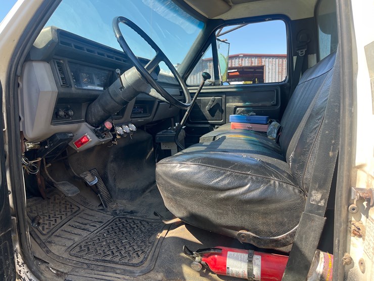 #107-•-1994-ford-33000-dump-truck-image-9