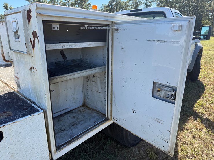 2008-ford-f550-image-19