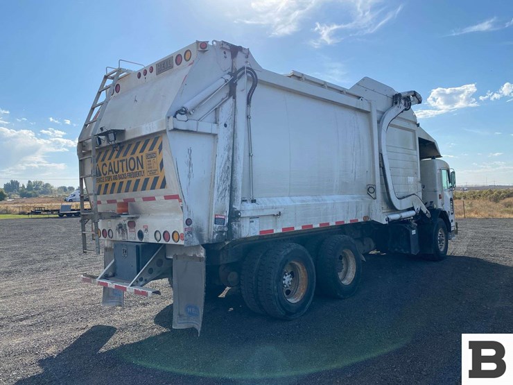 2006-peterbilt-320-image-6