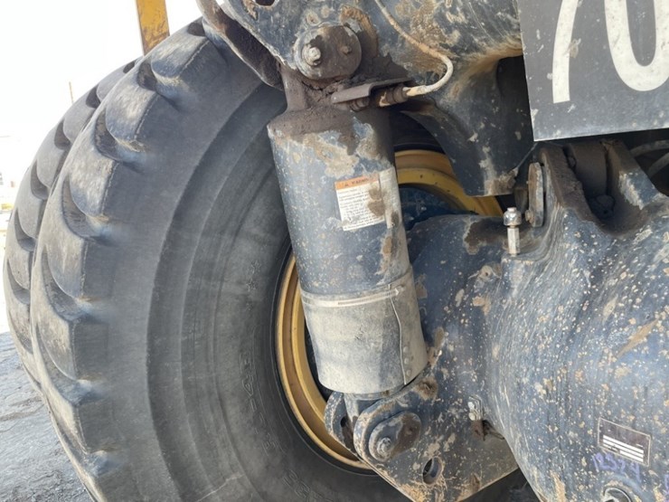 2015-komatsu-hd605-7e0-image-22