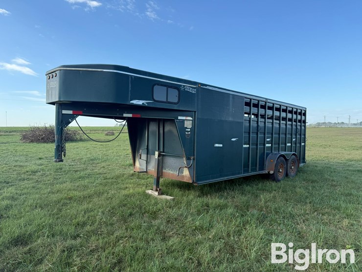 2000-titan-trailer-image-1