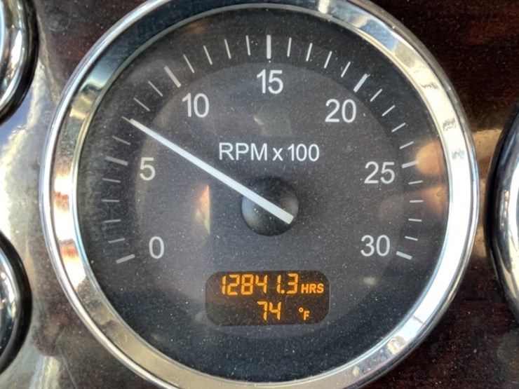 2018-peterbilt-367-image-44