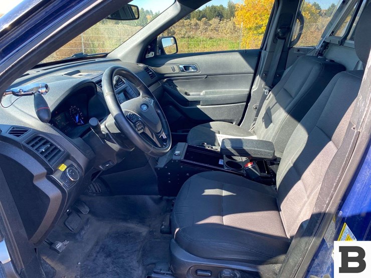 2017-ford-explorer-image-22