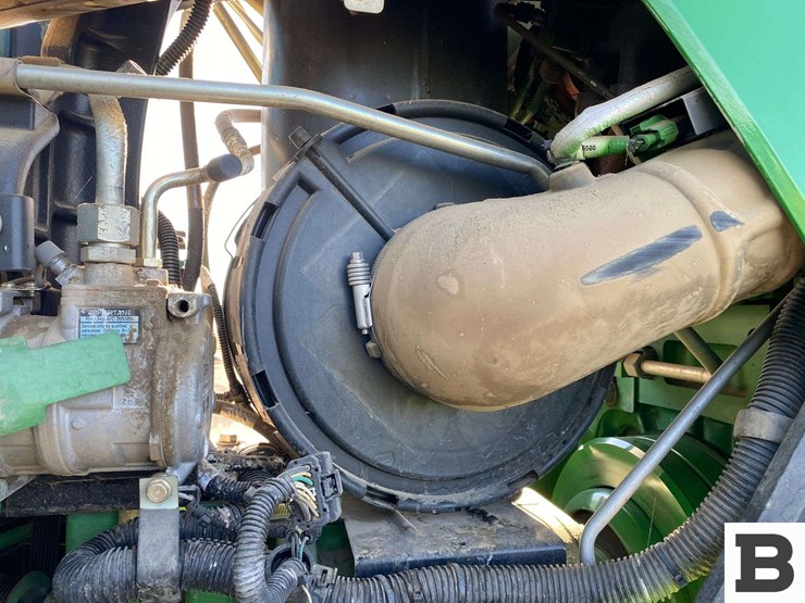 2011-john-deere-8285-tractor-image-53