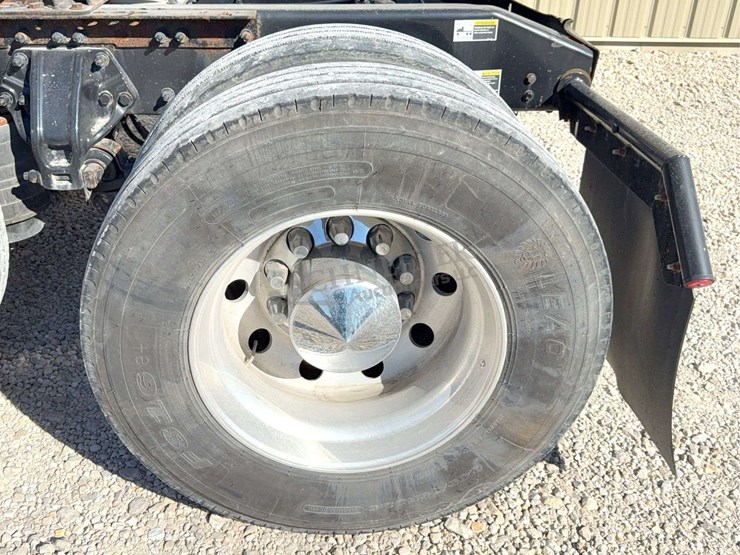 2017-peterbilt-579-image-89