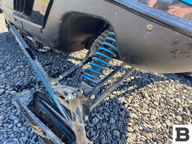 1998-polaris-indy-trail-touring-xlt-snowmobile-image-8