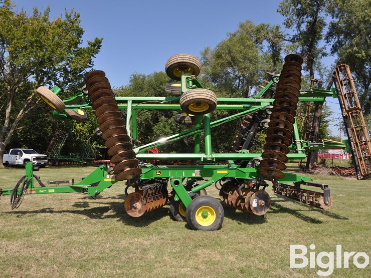 2015-john-deere-2623vt-image-8