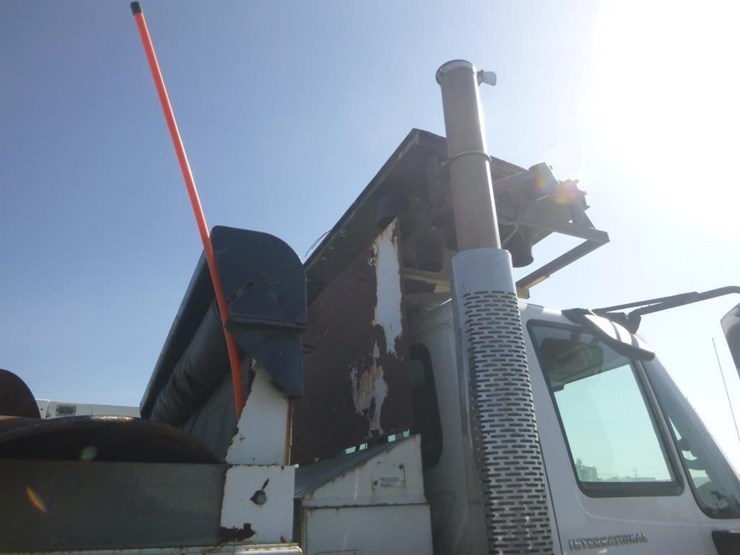 2003-international-7400-image-7