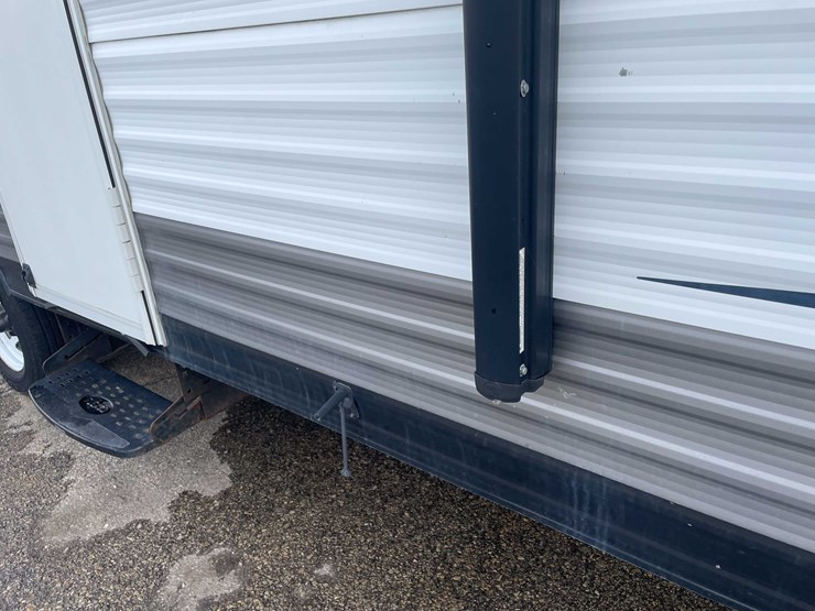 #1378-•-2015-salem-cruise-lite-camper-(no-title)-(of)-image-17