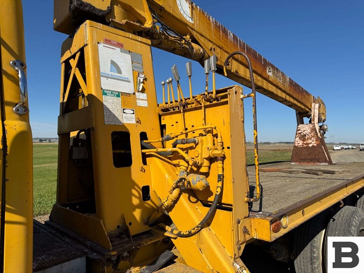 1969-mack-boom-truck-image-15