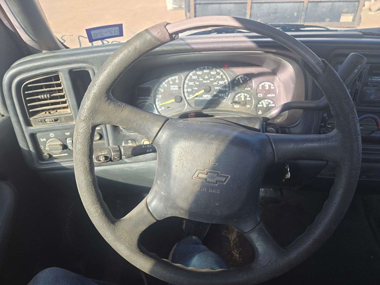 2001-chevrolet-silverado-1500-image-18