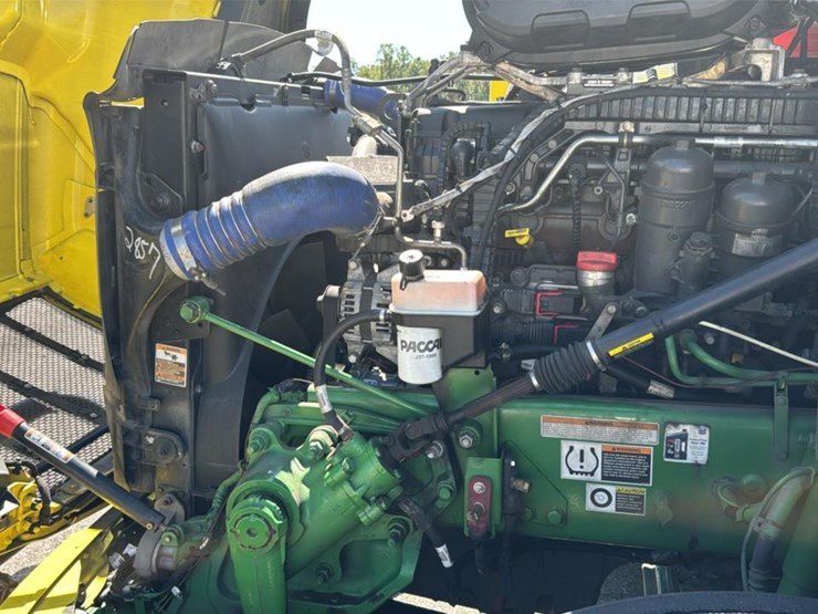 2023-peterbilt-579-image-33
