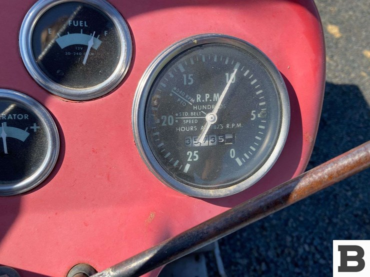 1971-massey-ferguson-135-image-34