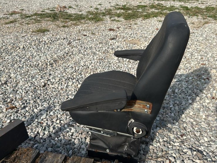 #4708-•-cab-operator-seat-image-4