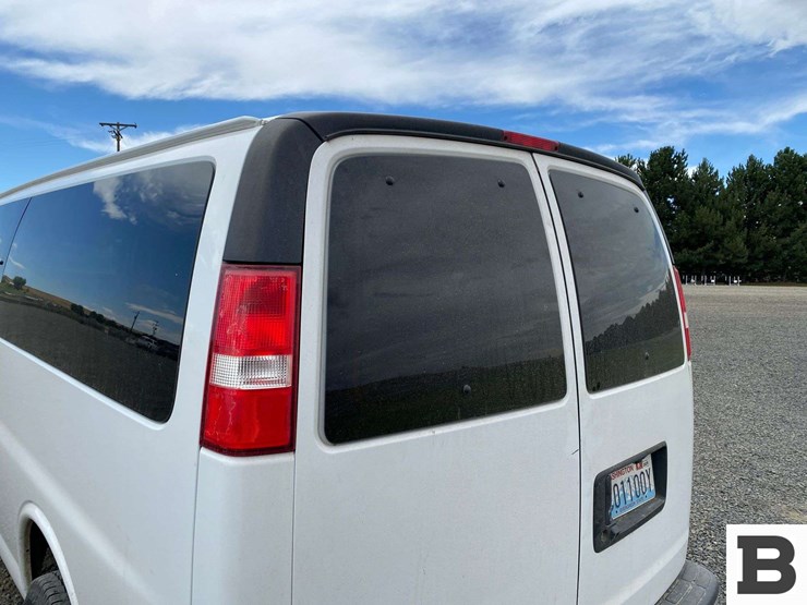 2019-chevrolet-express-3500-image-13