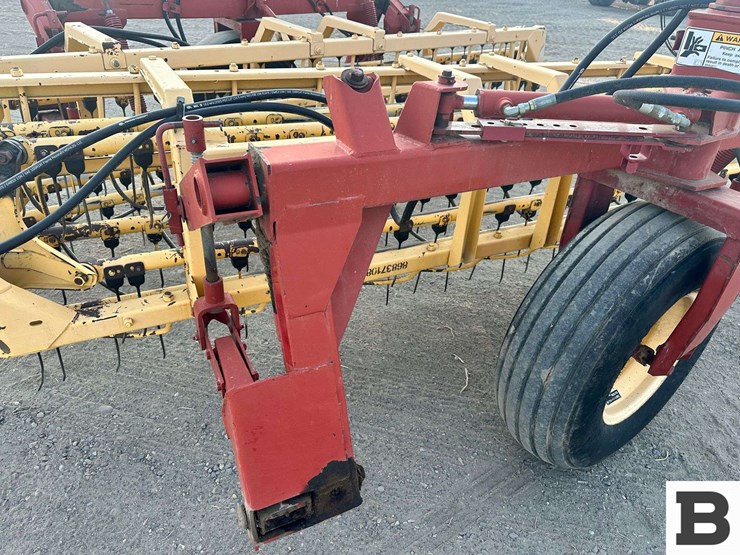 new-holland-216-image-23