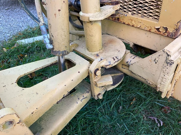 #1365-•-vermeer-m-460-ride-on-trencher-image-11