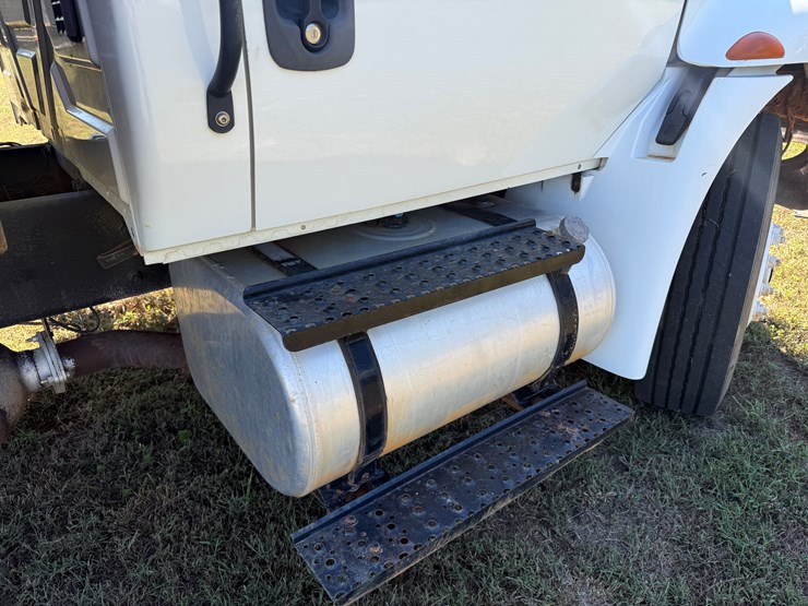 2013-international-durastar-4300-image-18