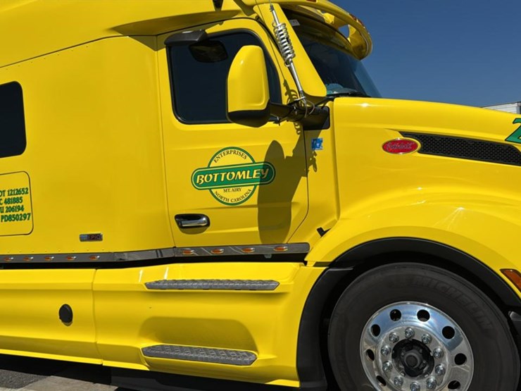 2023-peterbilt-579-image-15