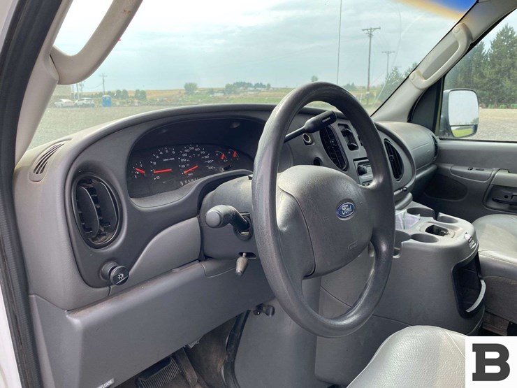 2004-ford-e150-image-19
