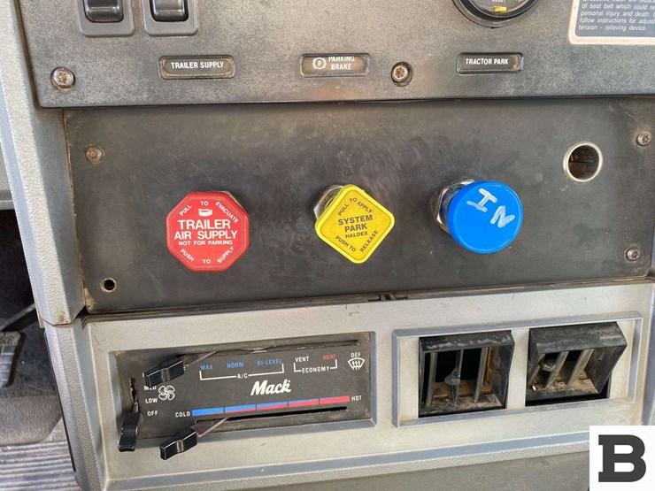 1995-mack-ch613-image-56