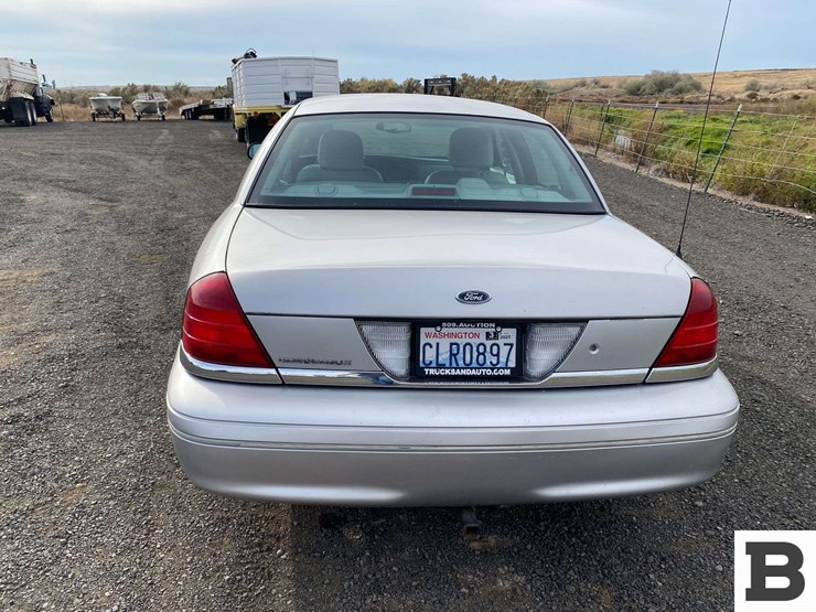 2005-ford-crown-victoria-sedan-image-4