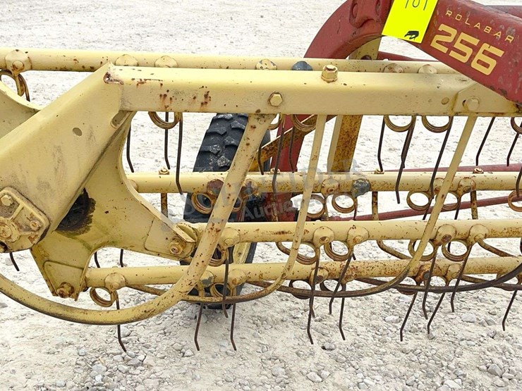 new-holland-256-image-13