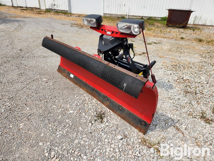 western-ultra-finish-7'-6"-snow-plow-image-1