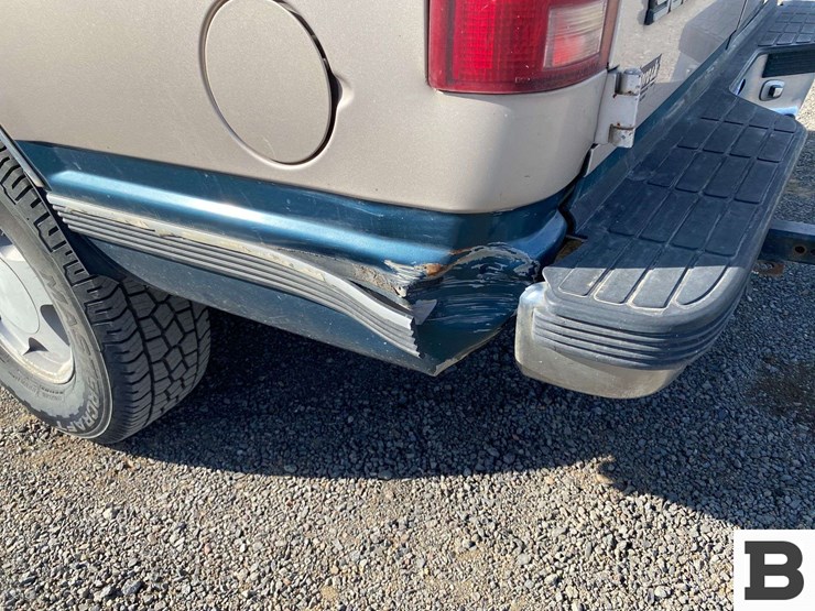 1993-gmc-suburban-image-18