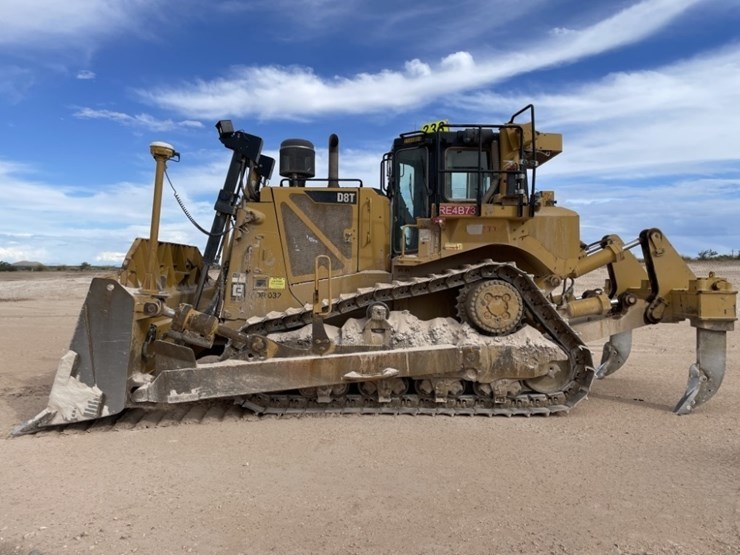 2019-caterpillar-d8t-image-2