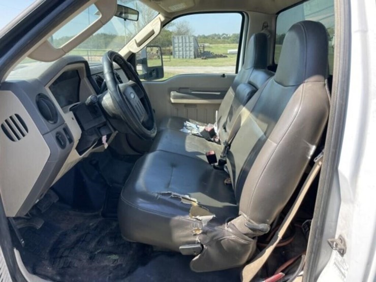 2010-ford-f250-xl-image-16