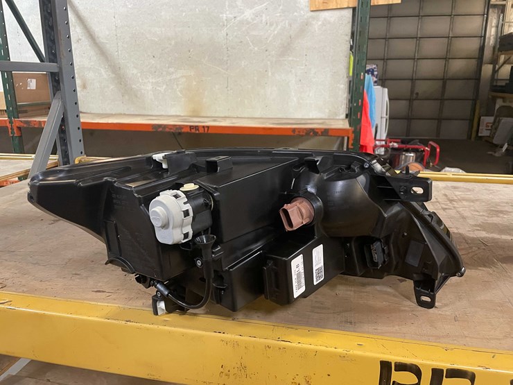 #8606-•-lincoln-suv-headlights-(pr12)-image-7