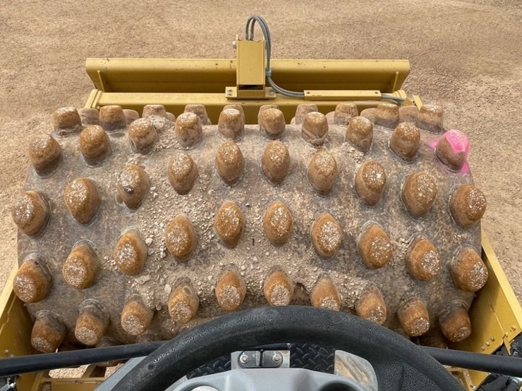 2018-caterpillar-cp56b-image-26