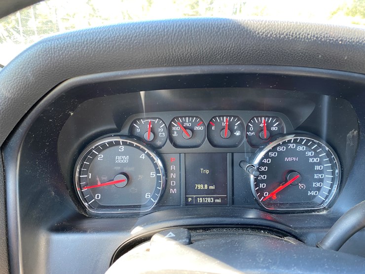 2014-chevrolet-silverado-image-21