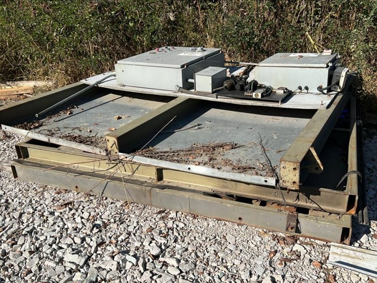 #4714-•-16’x16’-clemco-abrasive-blast-room-image-19