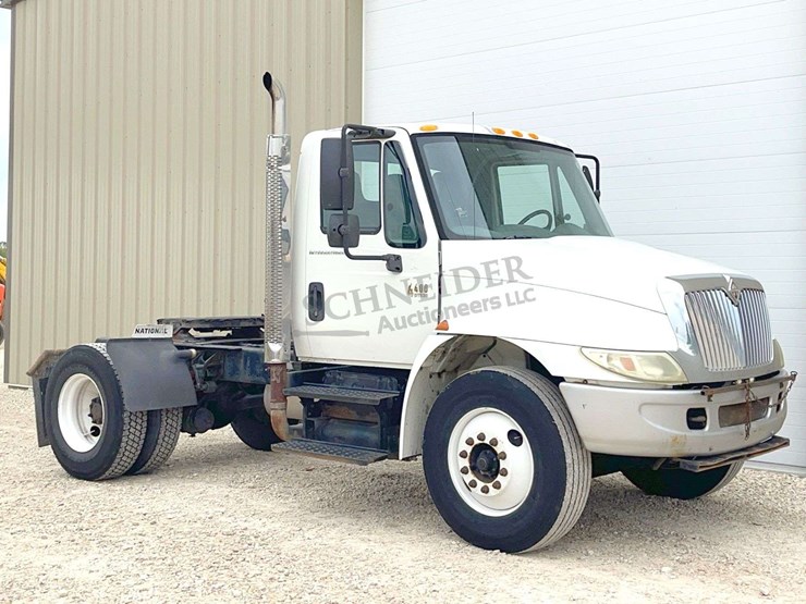 2003-international-durastar-4400-image-1