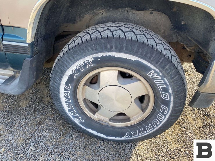 1993-gmc-suburban-image-9