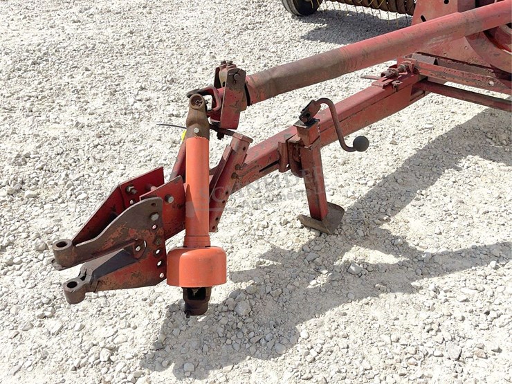 new-holland-275-image-10