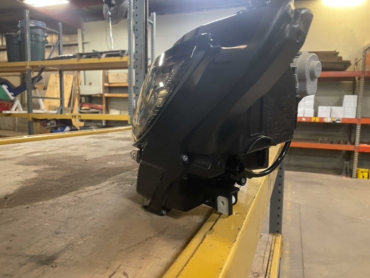 #8606-•-lincoln-suv-headlights-(pr12)-image-15