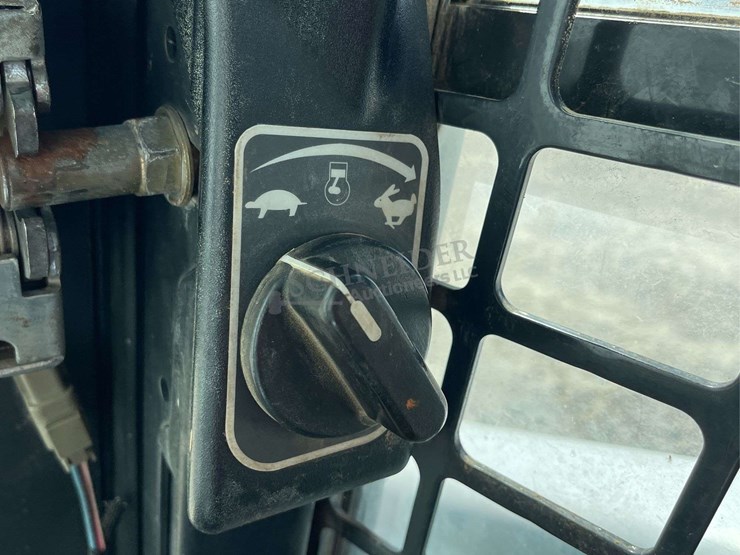 2016-bobcat-t750-image-46