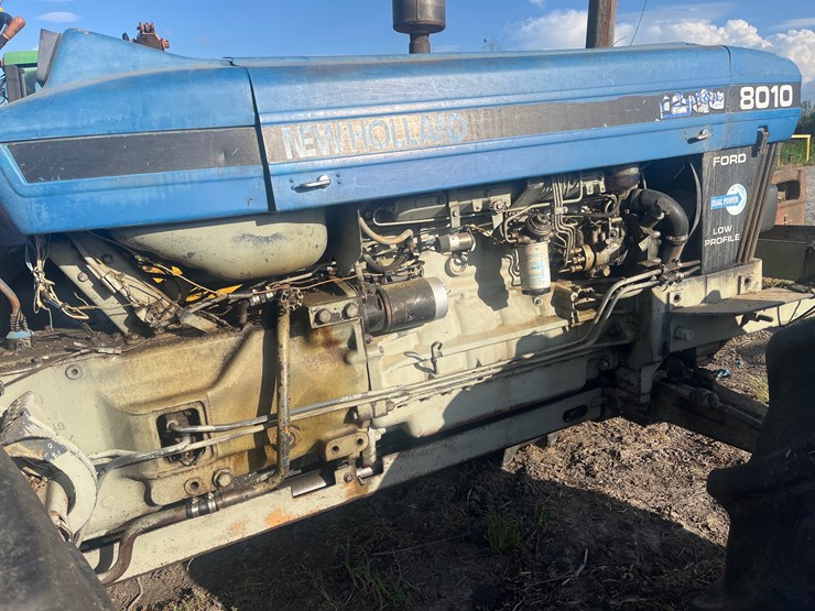new-holland-8010-image-6