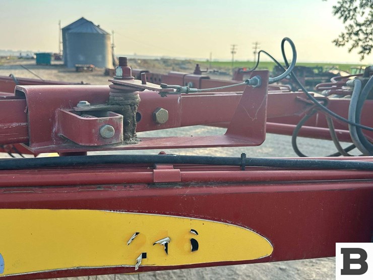 new-holland-216-image-29