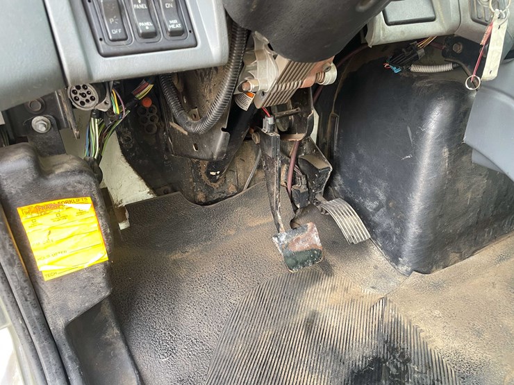 2003-international-durastar-4300-image-43