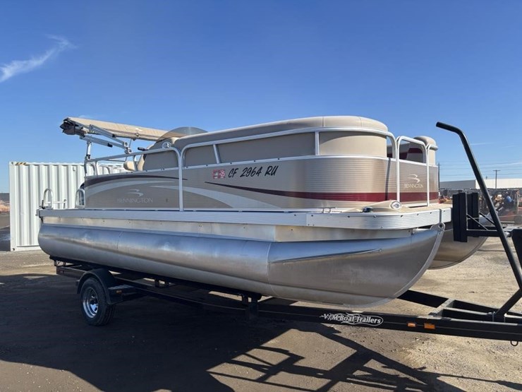 2011-unknown-trailer-image-2