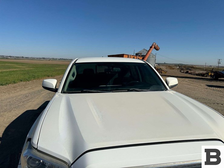 2017-toyota-tacoma-image-9