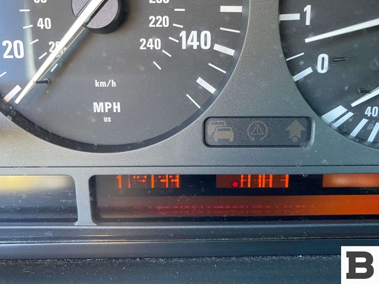 2001-bmw-740-sedan-image-29