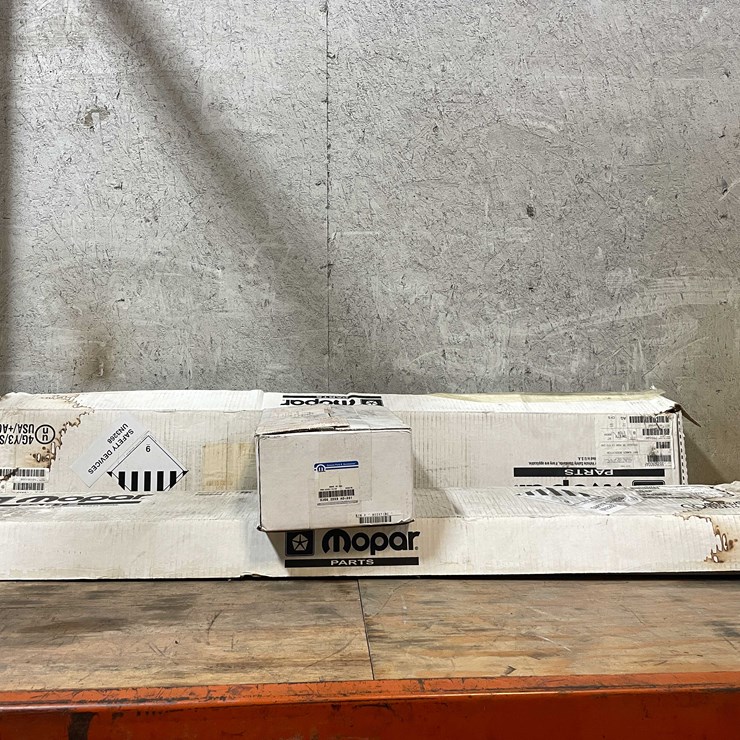 #8623 • New Auto Parts Lot (PR17)