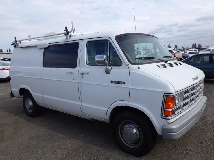 1991-dodge-ram-350-image-2