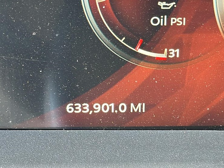 2023-peterbilt-579-image-13